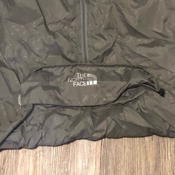 The North Face Windbreaker Men's Medium Nylon Gray Silver Full Zip Jacket - Picture 6 of 7